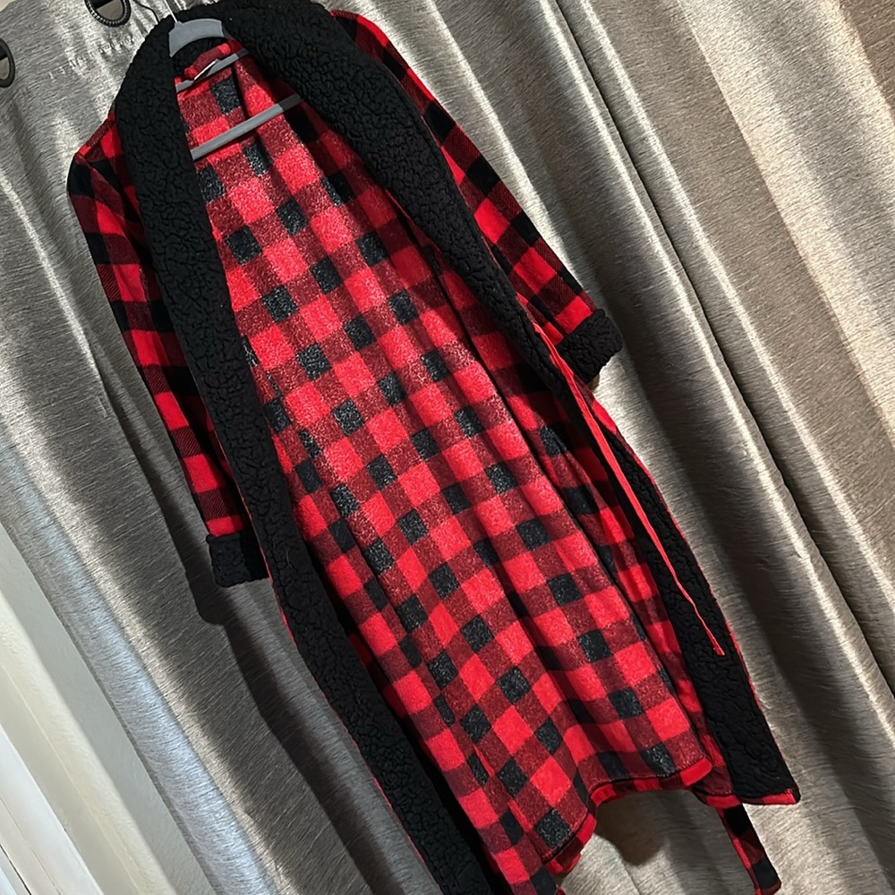 Buffalo Checkered Long Fuzzy Robe - Picture 6 of 8